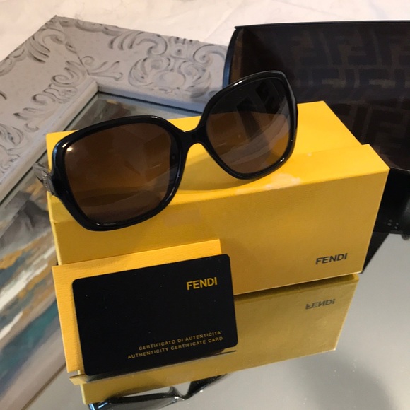 Fendi Sunglaases - Picture 1 of 6